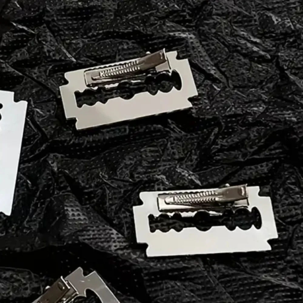 2 PC Set Razorblade Hair Clips - Picture 5 of 5